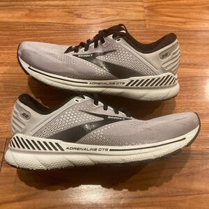 Brooks Adrenaline GTS 22 Mens SZ 10.5 2E Gray Black Running Shoes (1103662E012)